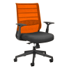Офисный стул с оранжевой сетчатой спинкой и оражевым